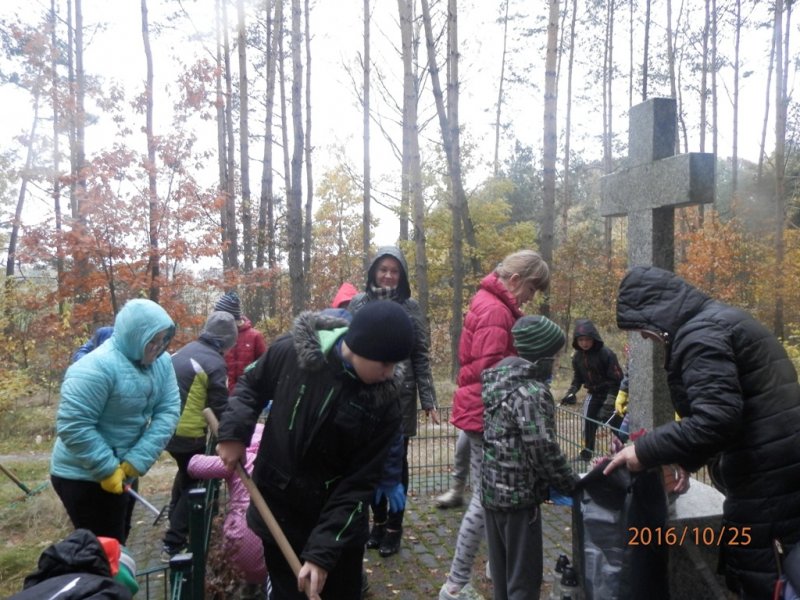 Wyjazd do miejsca pamięci w Kacprówku